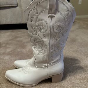 Women’s size 7 boots